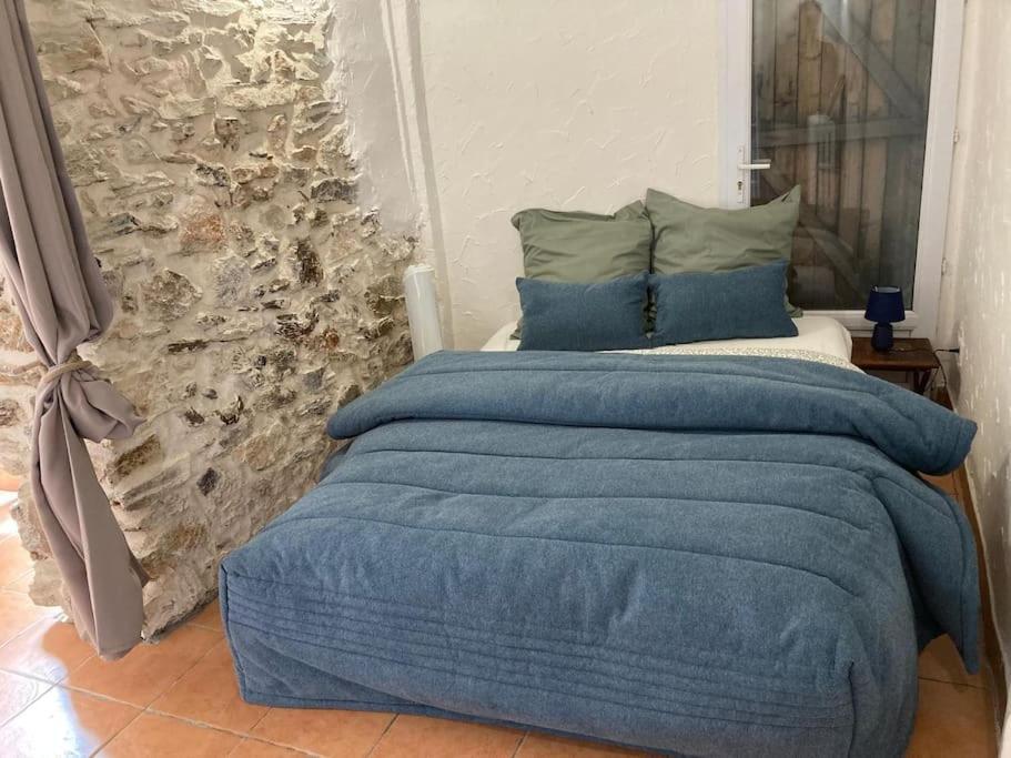 Nid Douillet A Apartment *